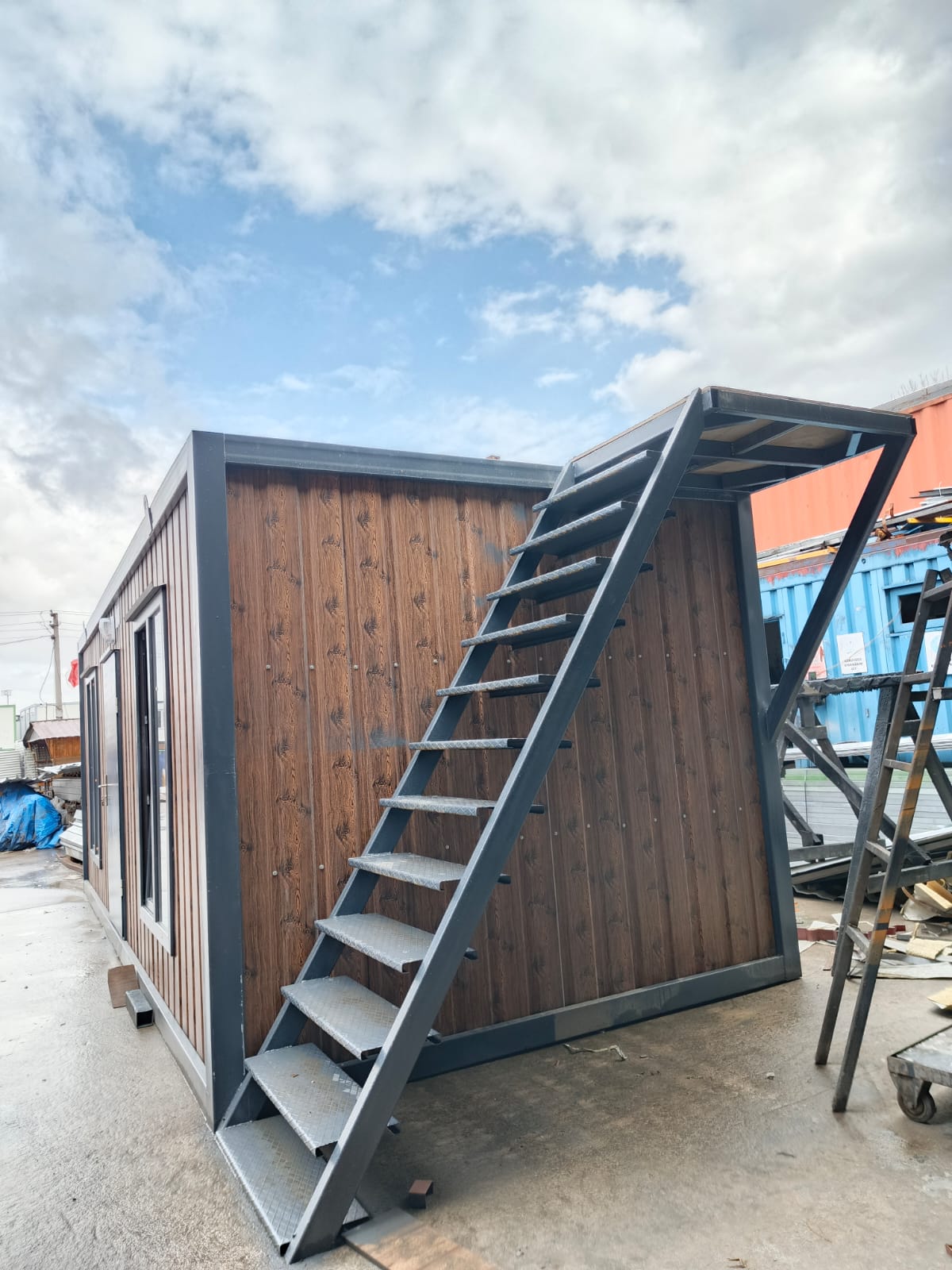 21 M² SAC MERDİVENLİ KONTEYNER