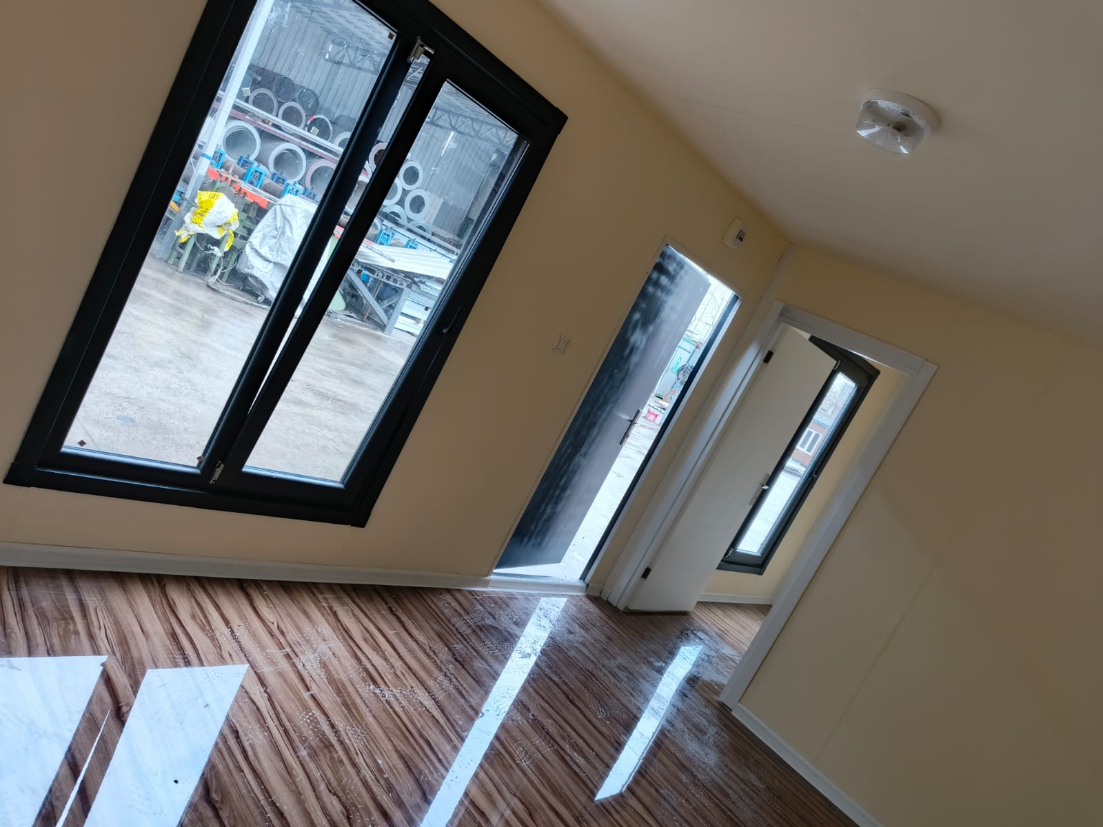 21 M² SAC MERDİVENLİ KONTEYNER